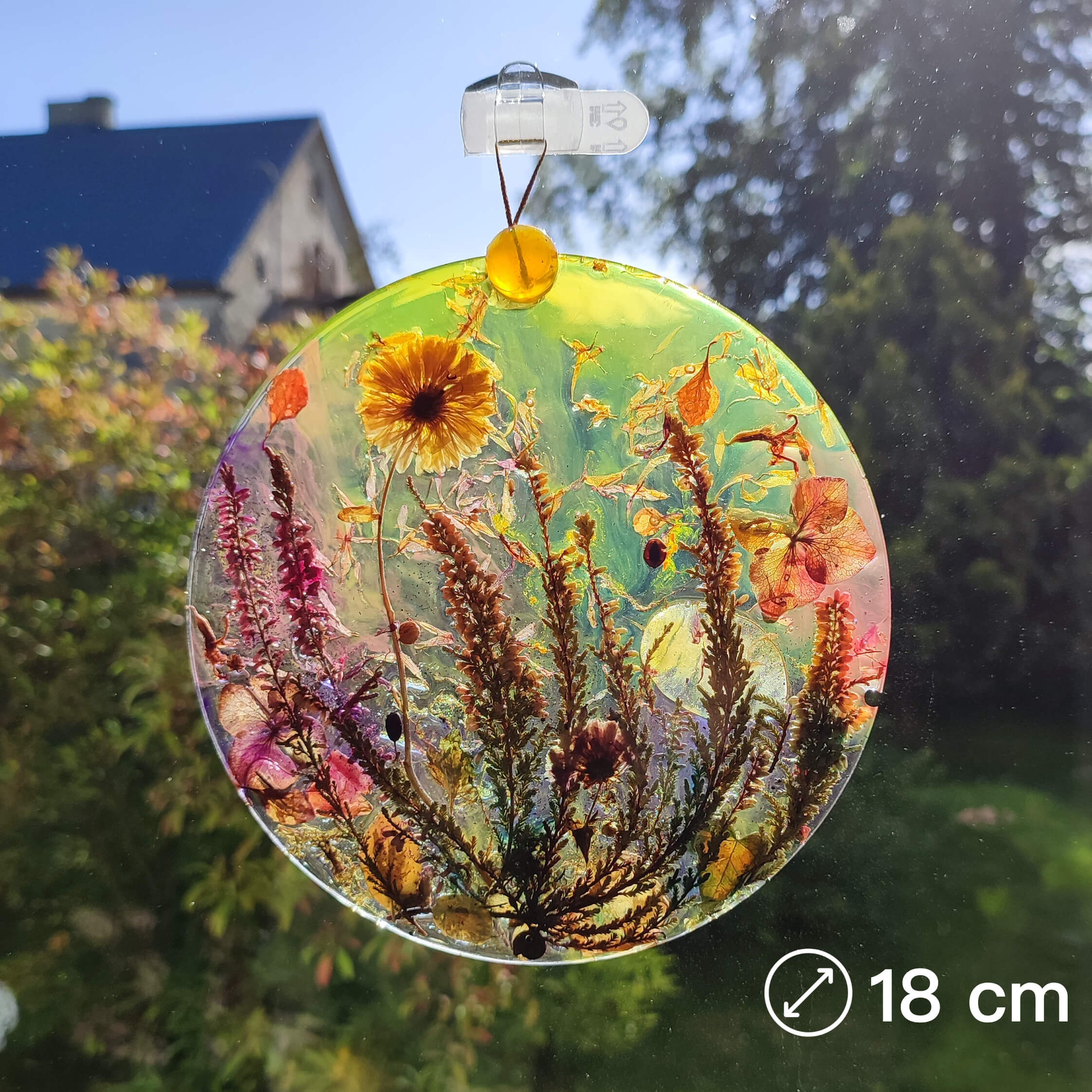 Medalion na oknie o średnicy 18 cm