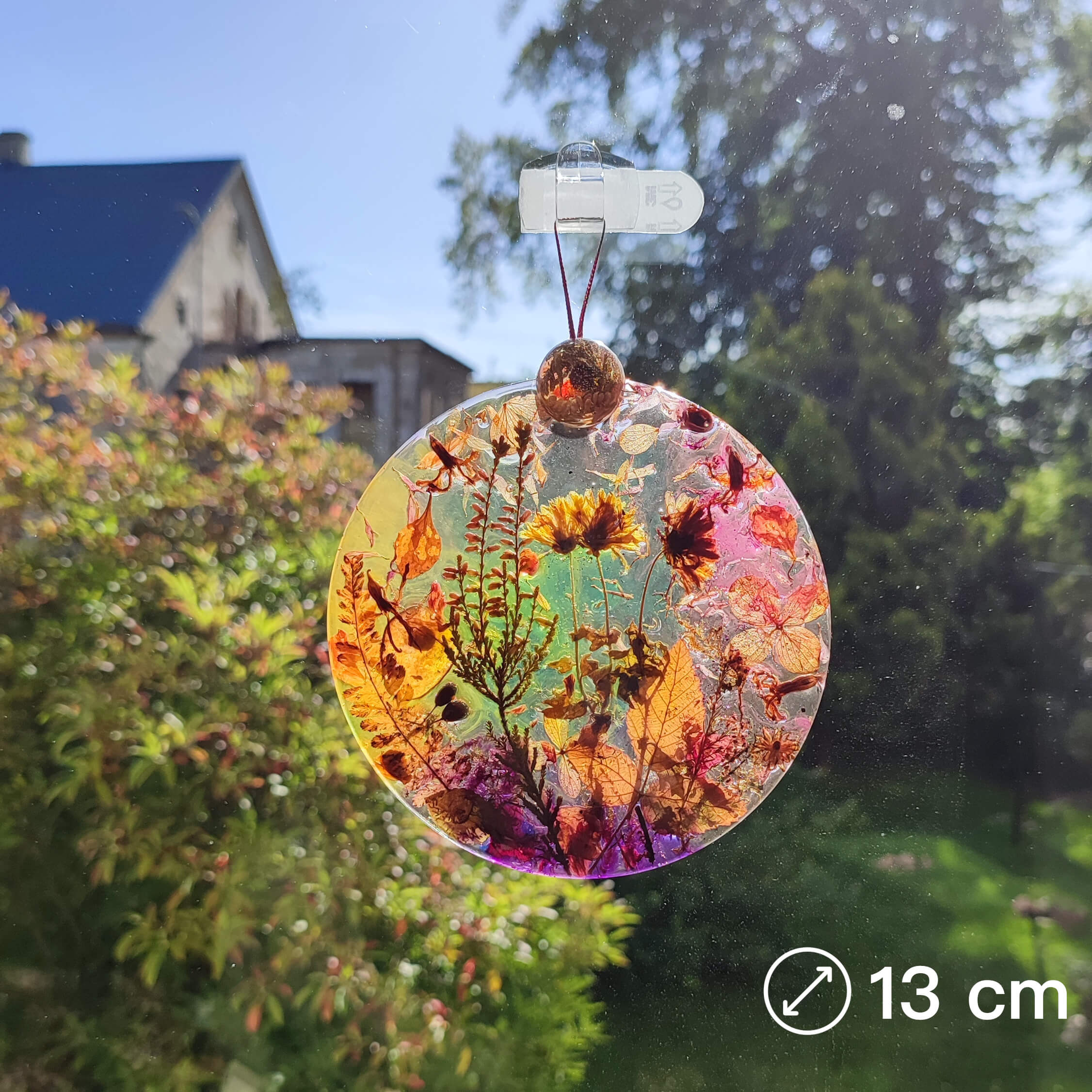 Medalion na oknie o średnicy 13 cm